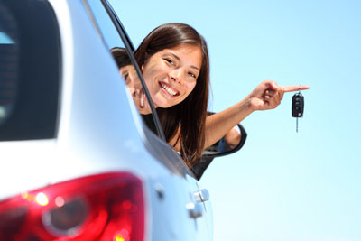 driver-woman-showing-new-car-keys-20342720 (1)